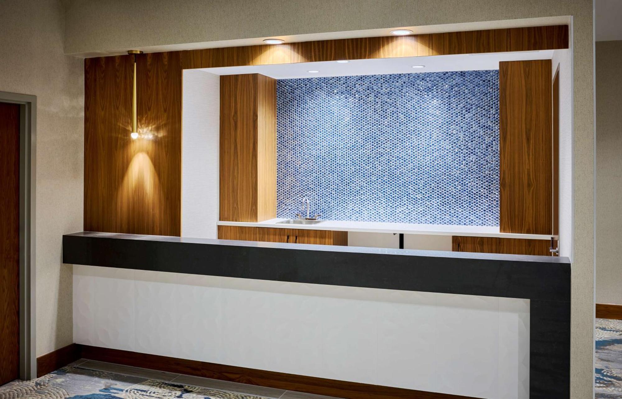 Hotel Doubletree By Hilton Windsor, On Exterior foto